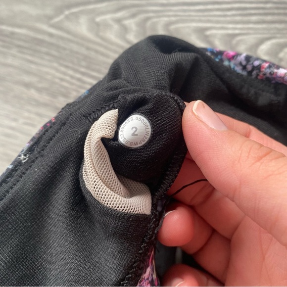 Lululemon Athletica Black Colorful Abstract Sports Bra Size 2 - Picture 4 of 4